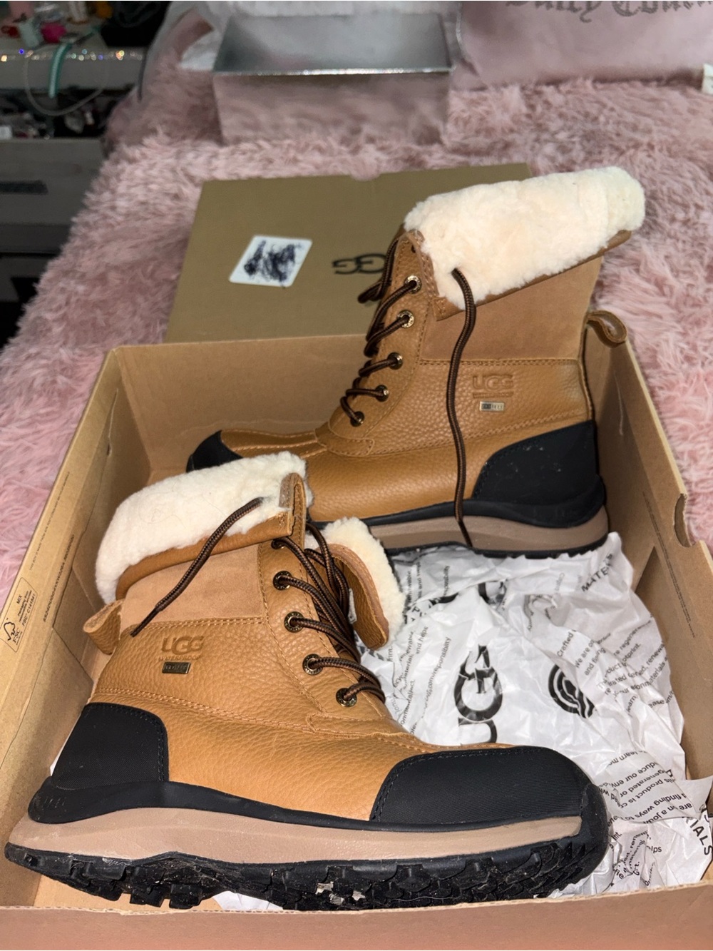 UGG Chestnut/Tan Leather Shearling-Lined Lace-Up Winter Boots
